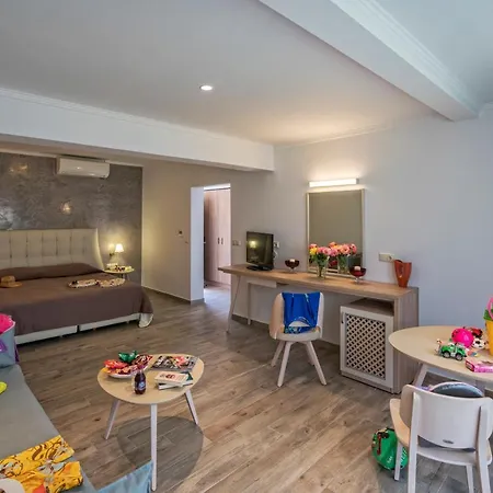 Lagomandra Beach Hotel