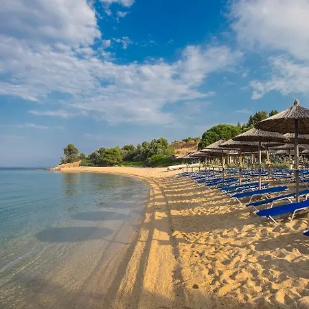 Lagomandra Beach Hotel