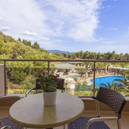 Lagomandra Beach Hotel