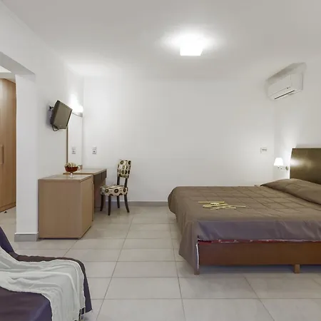 Lagomandra Beach Hotel Lagomandra