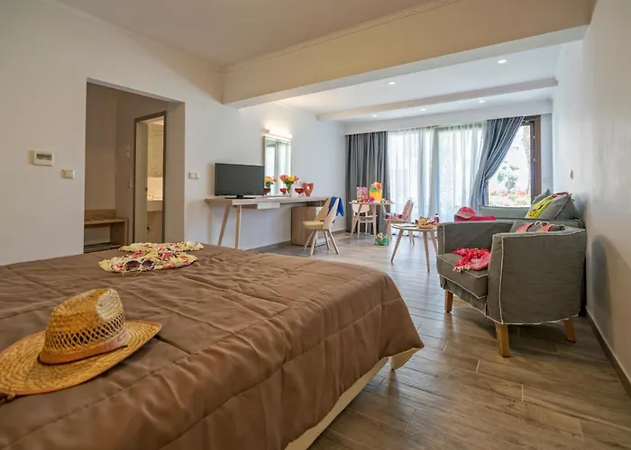 Lagomandra Beach Hotel ホテル