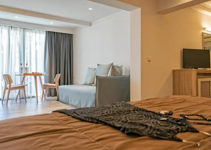 ホテル Lagomandra Beach Hotel 4*