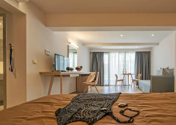 ホテル Lagomandra Beach Hotel 4*