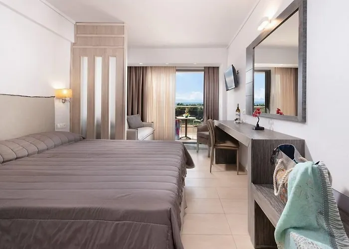 ホテル Lagomandra Beach Hotel ラゴマンドラ