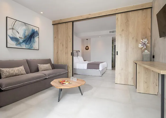 Lagomandra Beach Hotel
