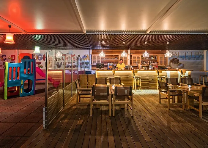 Lagomandra Beach Hotel ラゴマンドラ