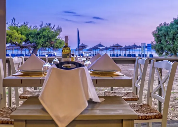 Lagomandra Beach Hotel ホテル 4*