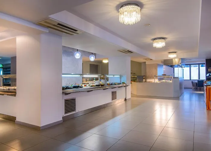 Lagomandra Beach Hotel ホテル
