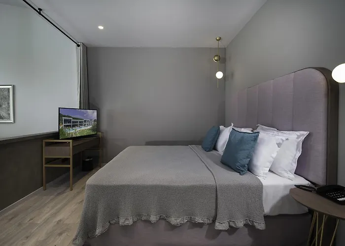 Lagomandra Beach Hotel ホテル 4*