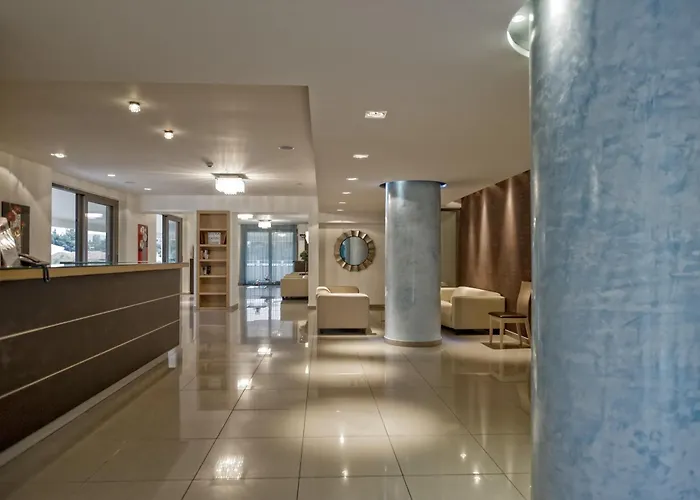 Lagomandra Beach Hotel ホテル