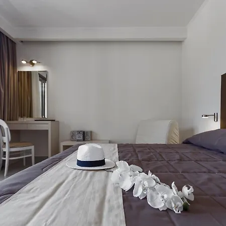 Отель Lagomandra Beach Hotel 4*