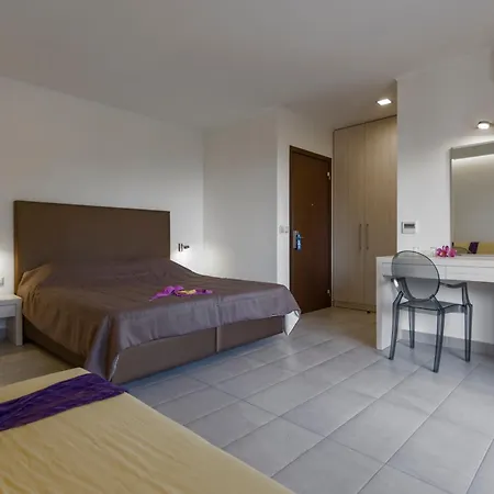 Szálloda Lagomandra Beach Hotel
