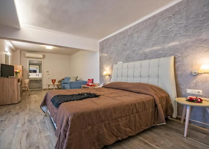 Lagomandra Beach Hotel