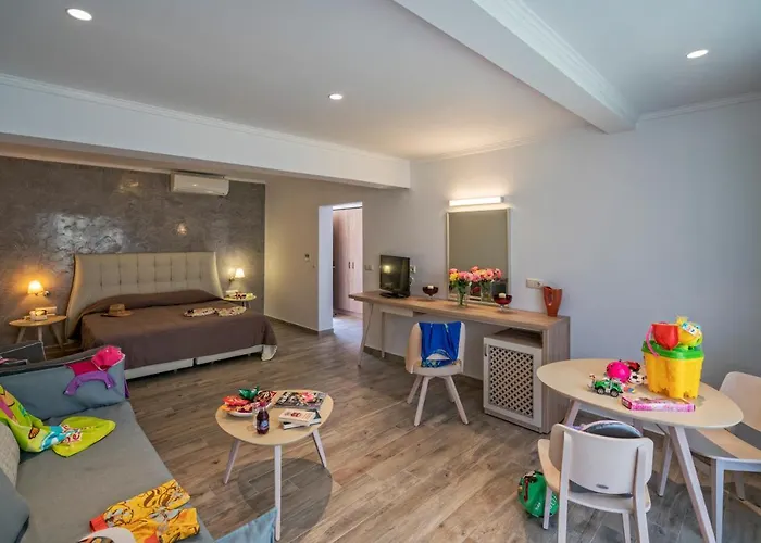 Lagomandra Beach Hotel