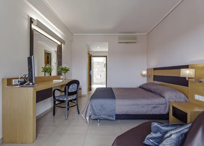 Lagomandra Beach Hotel