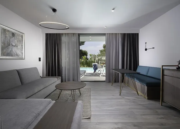 Lagomandra Beach Hotel Hotel 4*