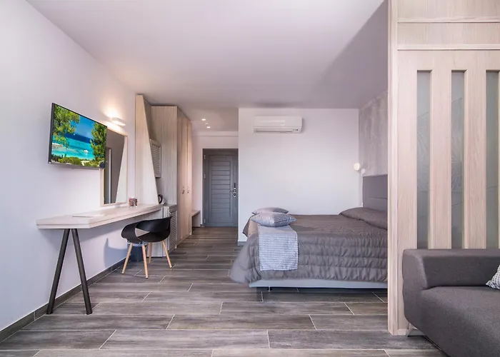 Lagomandra Beach Hotel