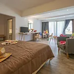 Lagomandra Beach Hotel Hotel