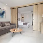 Lagomandra Beach Hotel
