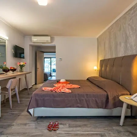 Lagomandra Beach Hotel