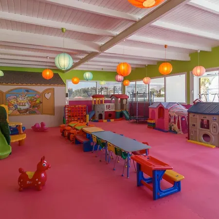 Lagomandra Beach Hotel 酒店 4*