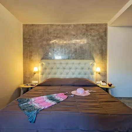 Lagomandra Beach Hotel