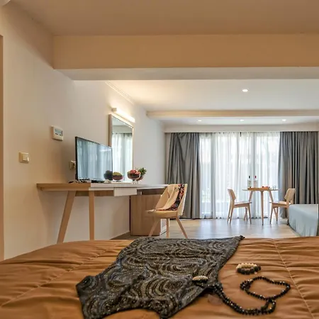 酒店 Lagomandra Beach Hotel 4*