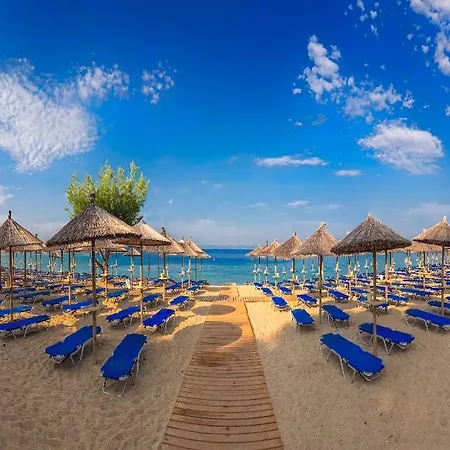 Lagomandra Beach Hotel