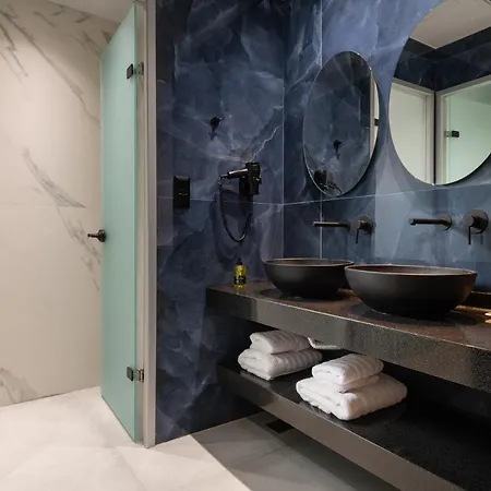 Lagomandra Beach Hotel 酒店 4*