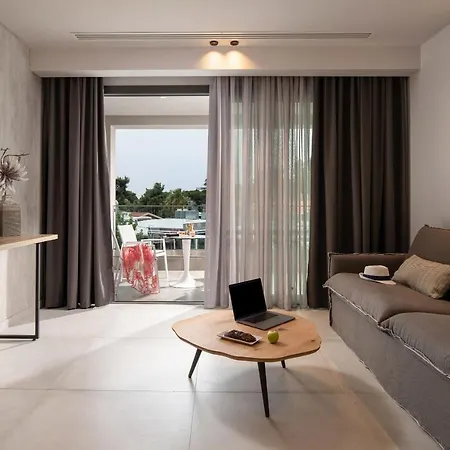 Lagomandra Beach Hotel