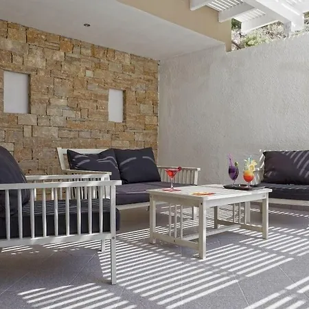 Lagomandra Beach Hotel 拉戈曼德拉