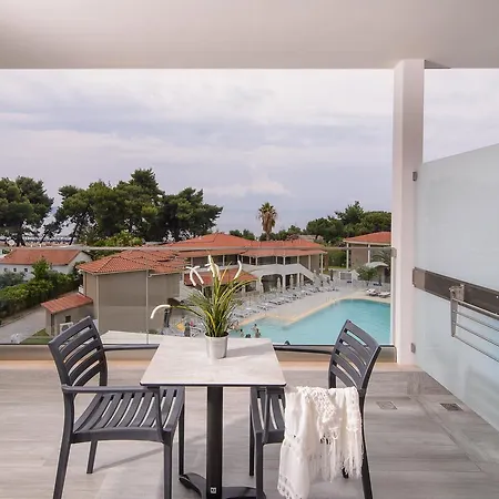 Lagomandra Beach Hotel