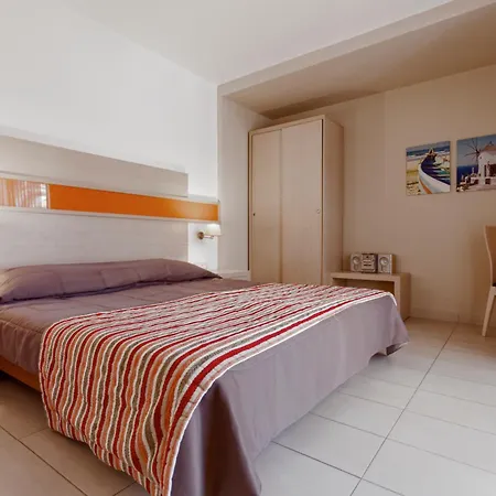 Lagomandra Beach Hotel 拉戈曼德拉