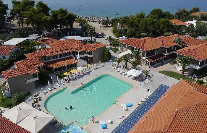 Lagomandra Beach Hotel