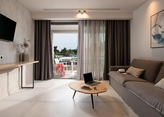 Lagomandra Beach Hotel