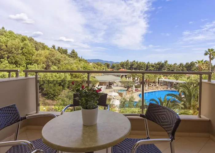 Lagomandra Beach Hotel