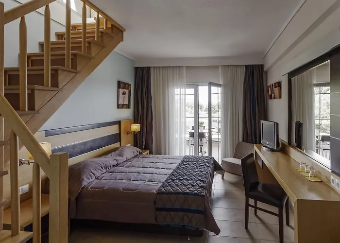 Lagomandra Beach Hotel 4* Lagomandra