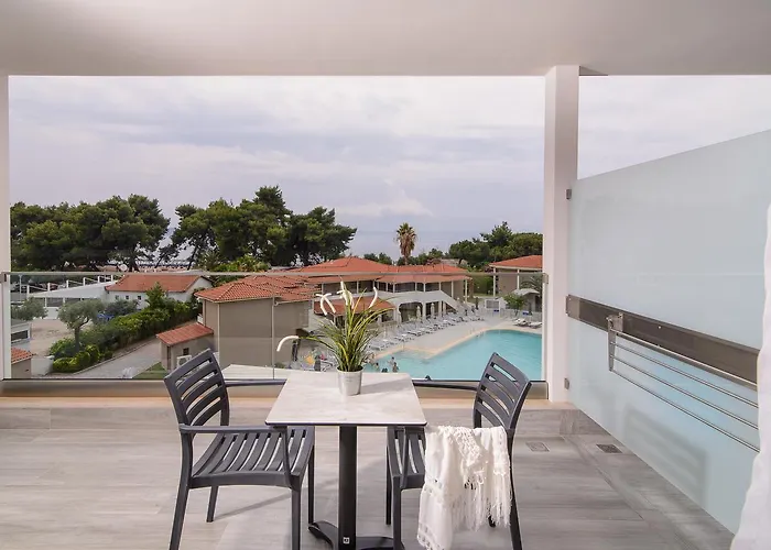 Lagomandra Beach Hotel