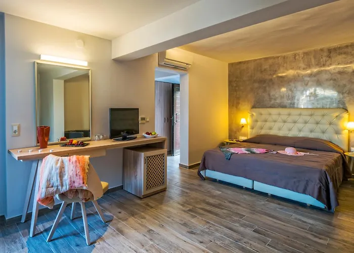 Lagomandra Beach Hotel